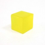 CUBO LISO PLÁSTICO TRANSLÚCIDO AMARELO - 10x10x10 mm